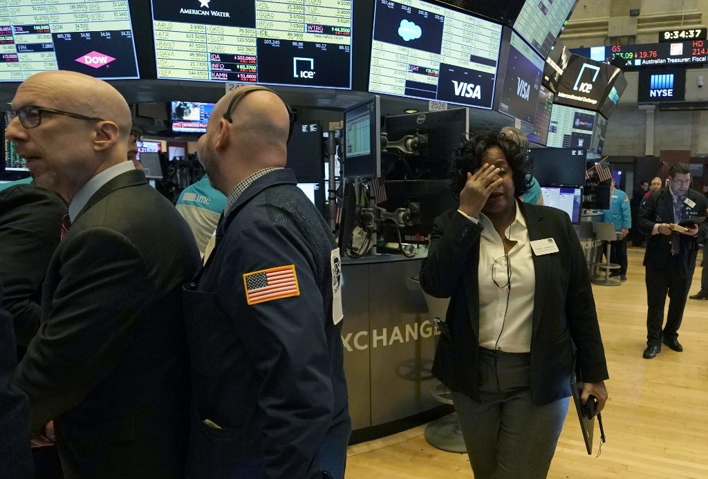 Lunes negro por coronavirus: se derrumbó Wall Street y suspendieron las operaciones | Información General