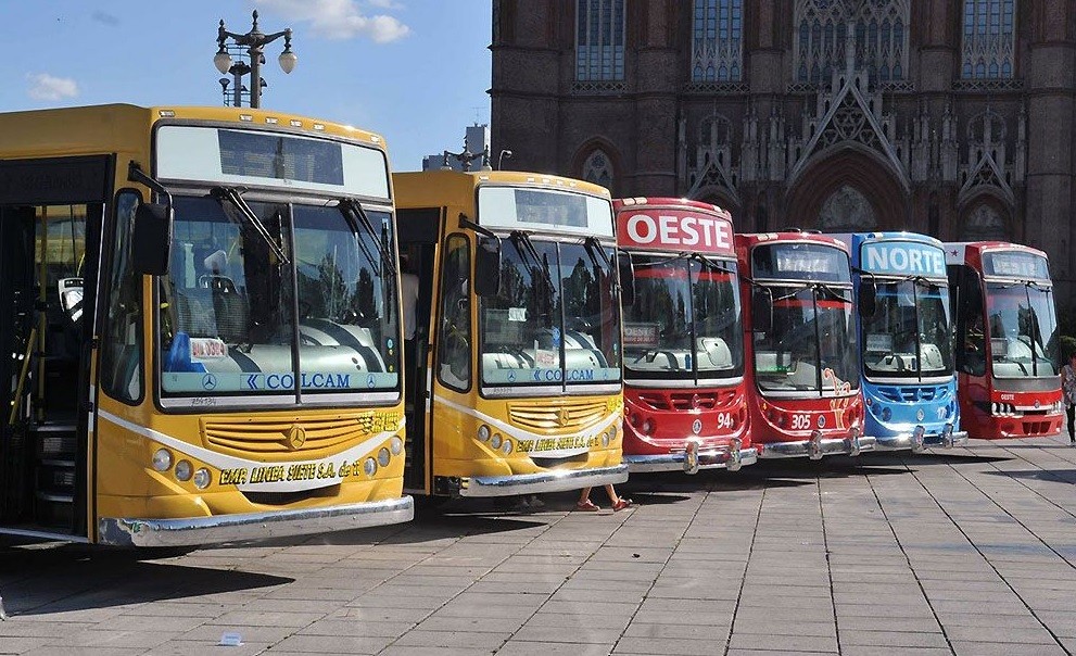 Con alcohol en gel y desinfección, en los colectivos de La Plata previenen el coronavirus | Información General
