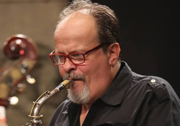 Murió un saxofonista argentino por coronavirus en España | Espectaculos