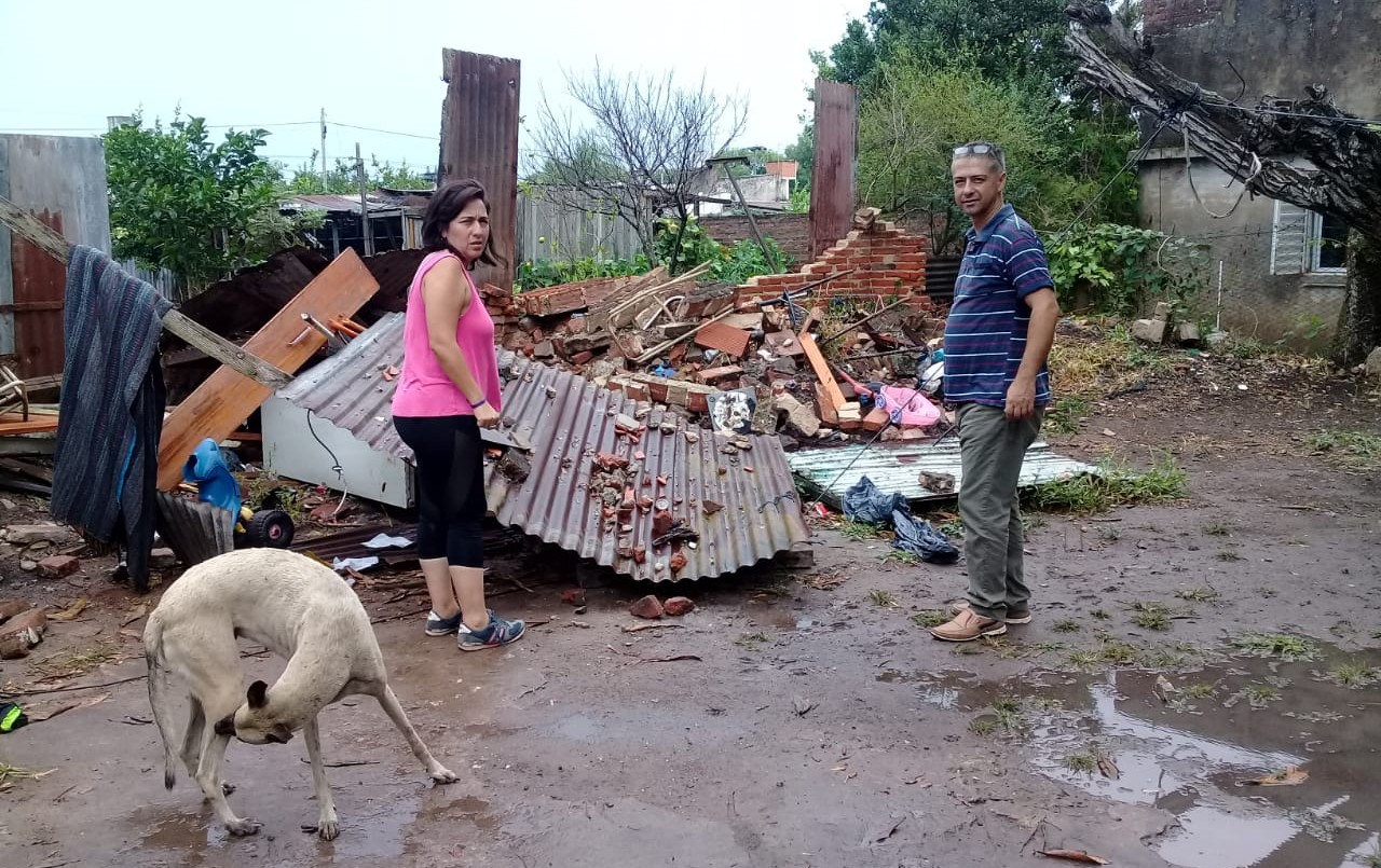 Voladura de techos y árboles caídos tras fuerte temporal en Laguna Paiva | Noticias
