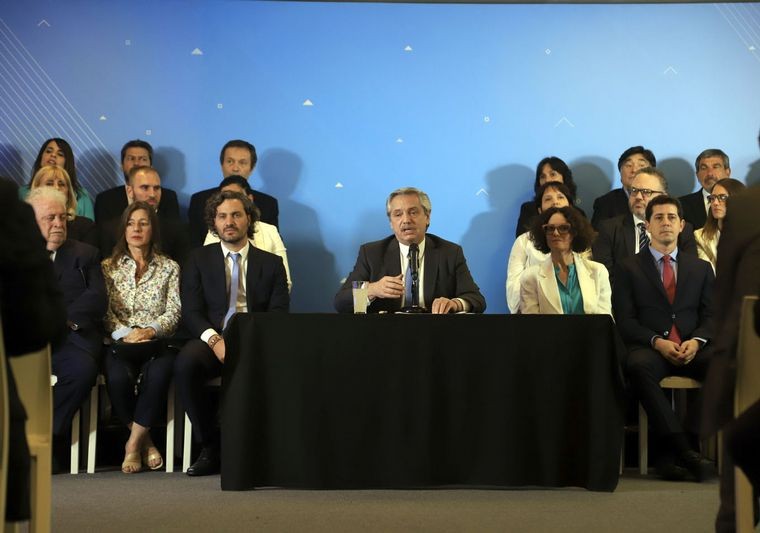 El país a la expectativa: Después de las 17 se anunciarán medidas excepcionales | Noticias