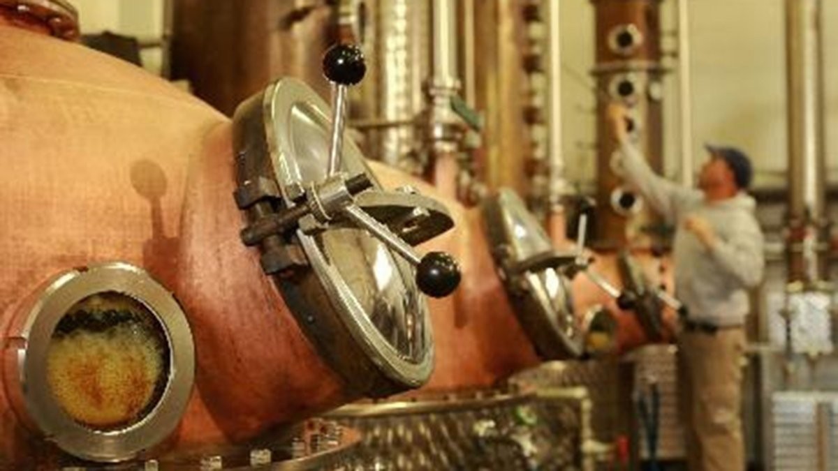 Donaron 19.000 litros de alcohol de pera para usar en hospitales de Río Negro | Información General