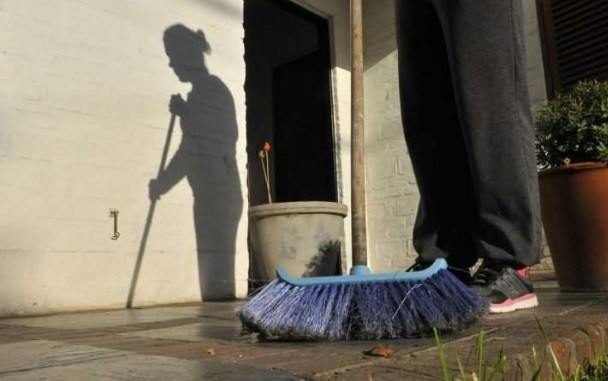 Trabajadoras domésticas formales e informales recibirán los 10 mil pesos del IFE | Información General