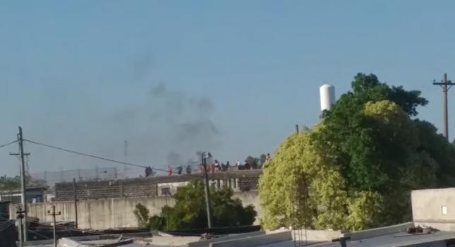 Sigue la tensión con los internos de la cárcel de Las Flores | Noticias