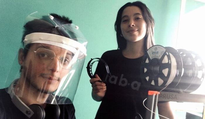 Comunidad virtual de argentinos fabrica y regala mascarillas para hospitales | Redes