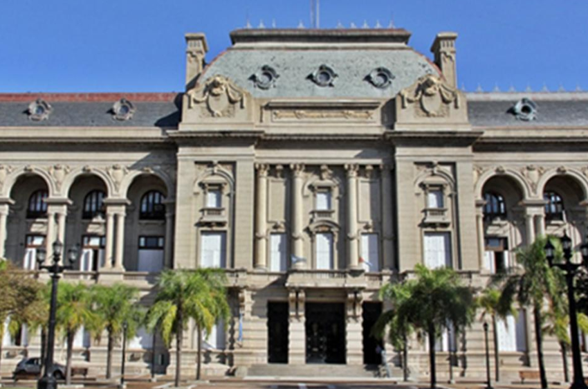 Por decreto, Perotti ordenó afectar a todos los empleados públicos ante la emergencia | Noticias