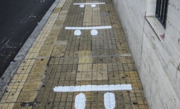 Coronavirus: en Paraná pintaron las veredas para marcar distancias en las filas | Noticias