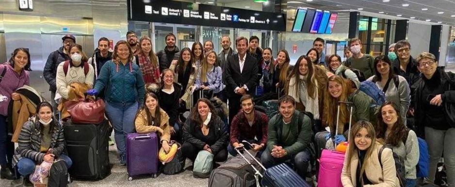 Coronavirus: llegaron al país médicos y enfermeros de Europa para sumarse al operativo sanitario | Información General