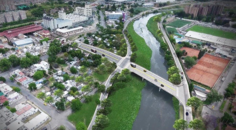 Rescataron a tres nenes que cayeron en un río al intentar evadir un control por la cuarentena | Información General