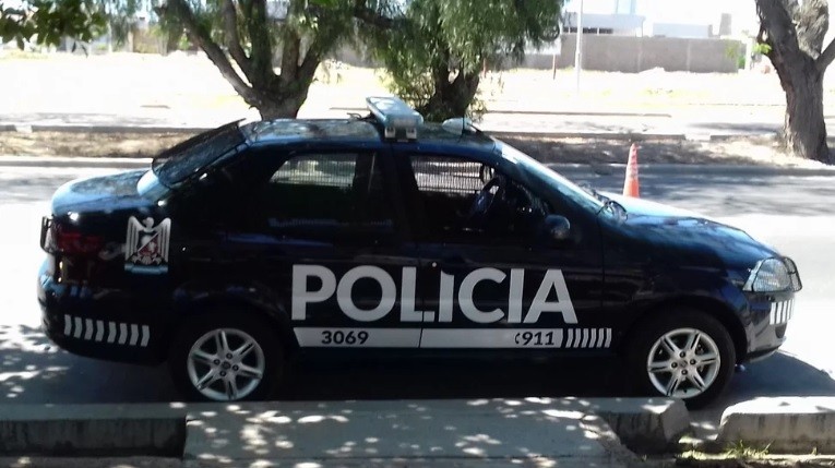 Un policía mendocino y su pareja rompieron la cuarentena para tener sexo en el auto | Redes