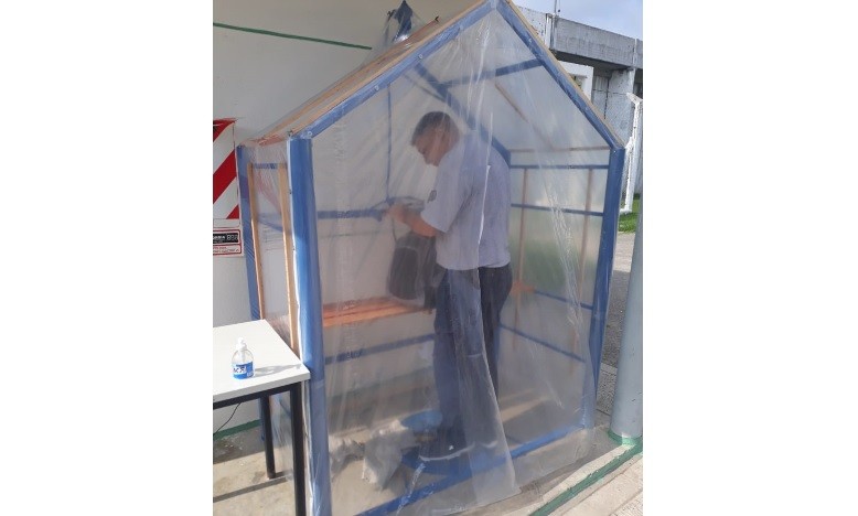 Presos bonaerenses crearon un sistema de cabinas de desinfección para luchar contra el COVID-19 | Información General