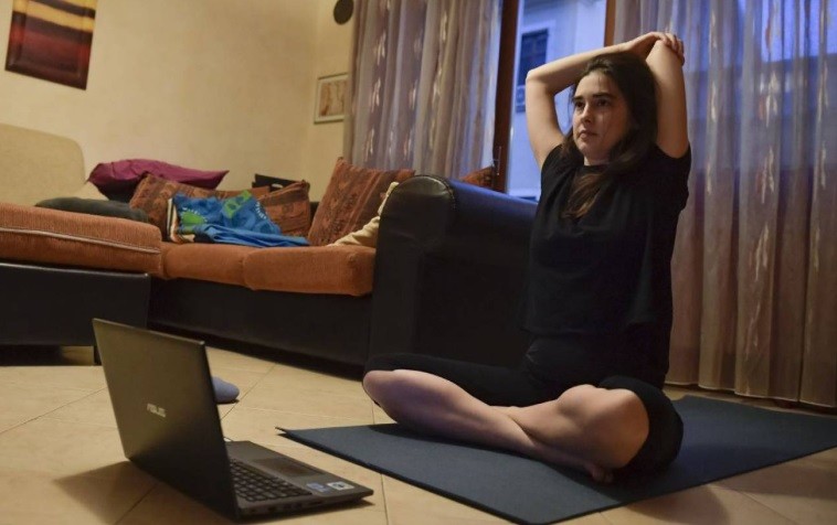 Médicos recomiendan clases en redes sociales para hacer ejercicio físico en cuarentena | Información General