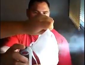 Un bombero de Tortuguitas muestra la ineficacia de los barbijos caseros | Redes