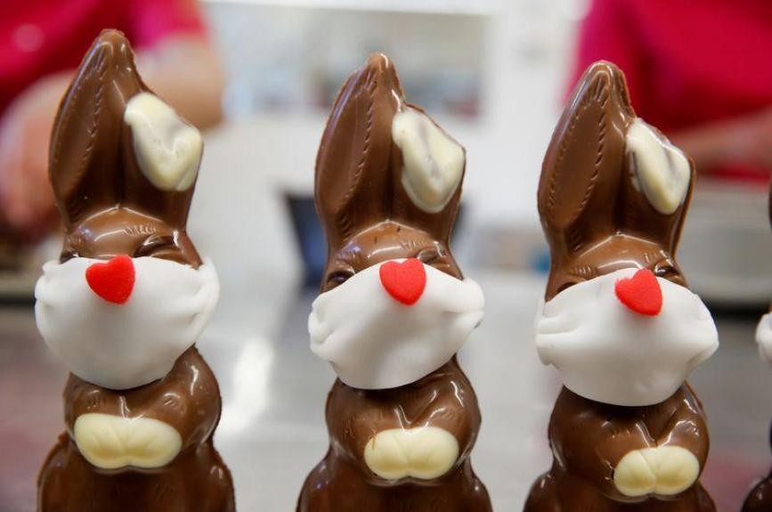 Pascuas: En Suiza venden conejos de chocolate con barbijo | Noticias