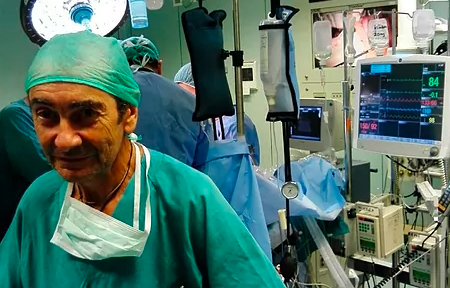 El médico que se jubiló tras 40 años de trabajo y ahora vuelve a enfrentar el coronavirus | Redes