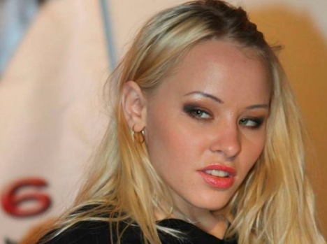 La actriz porno que prometió una noche de sexo a los creadores de la vacuna contra el coronavirus | Redes