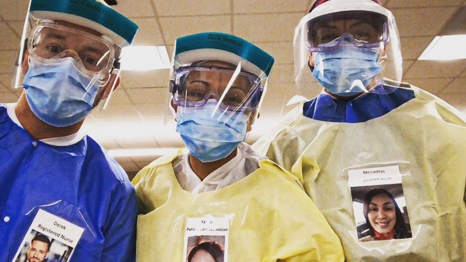 La conmovedora forma de los médicos de mostrar una sonrisa a los pacientes con coronavirus | Redes