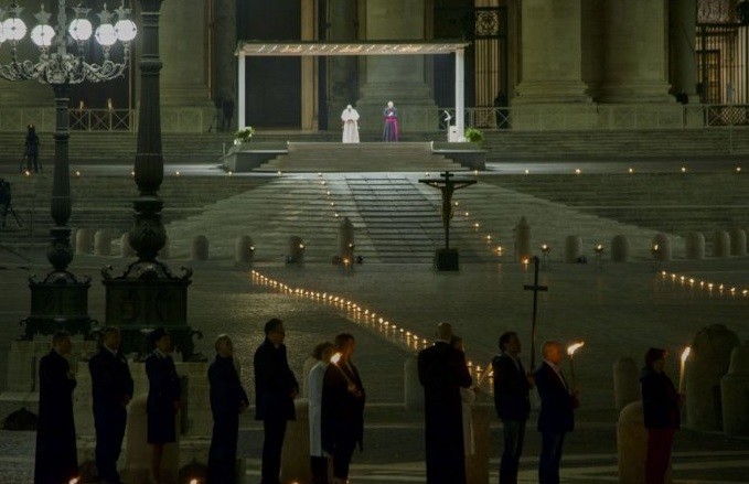 El papa Francisco encabezó un Via Crucis que pasará a la historia | Información General