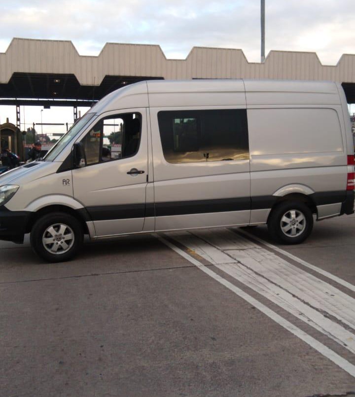 Detuvieron a tres mujeres en una camioneta sin justificativo para circular: una iba debajo de una manta | Información General