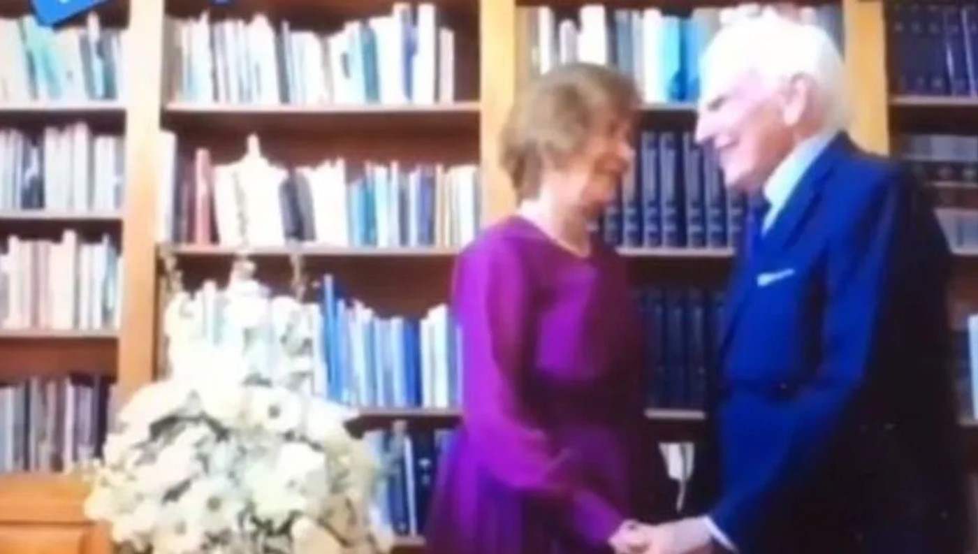 Video viral: en plena cuarentena, abuelitos se casaron por videollamada | Redes