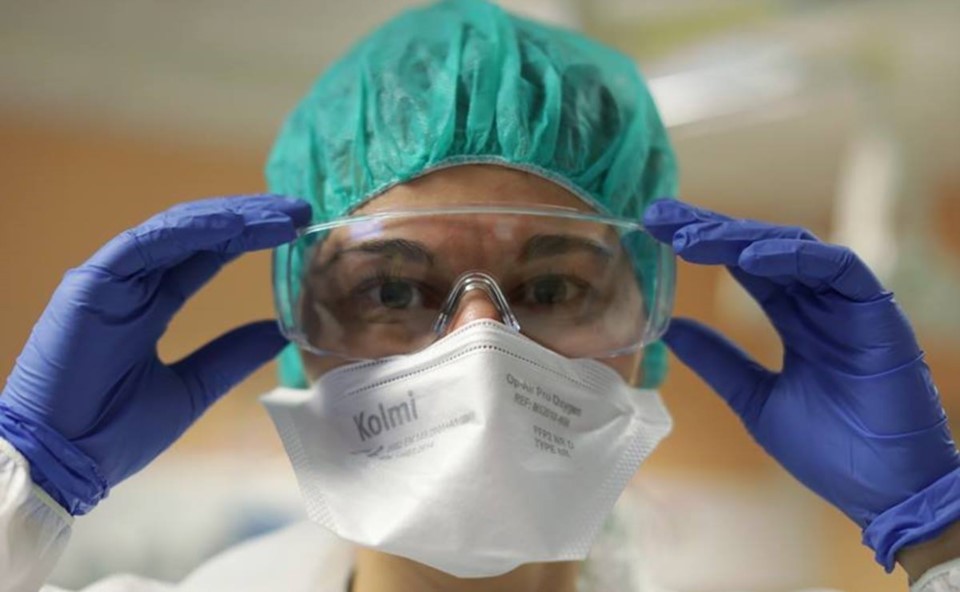 Son médicos, compraron barbijos profesionales por internet y los estafaron | Redes