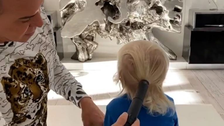 Polémica por el peinado de Flavio Mendoza a su hijo ¡Usó una aspiradora! | Espectaculos