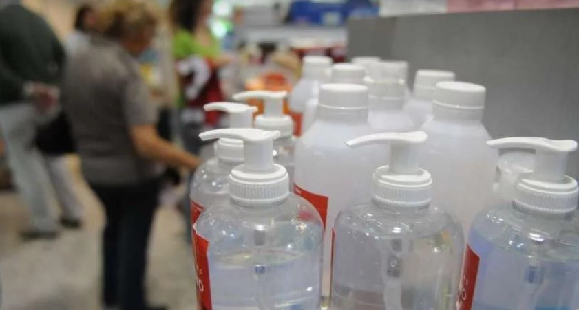 El Gobierno estableció el precio máximo del litro de alcohol en gel en $ 500 | Información General