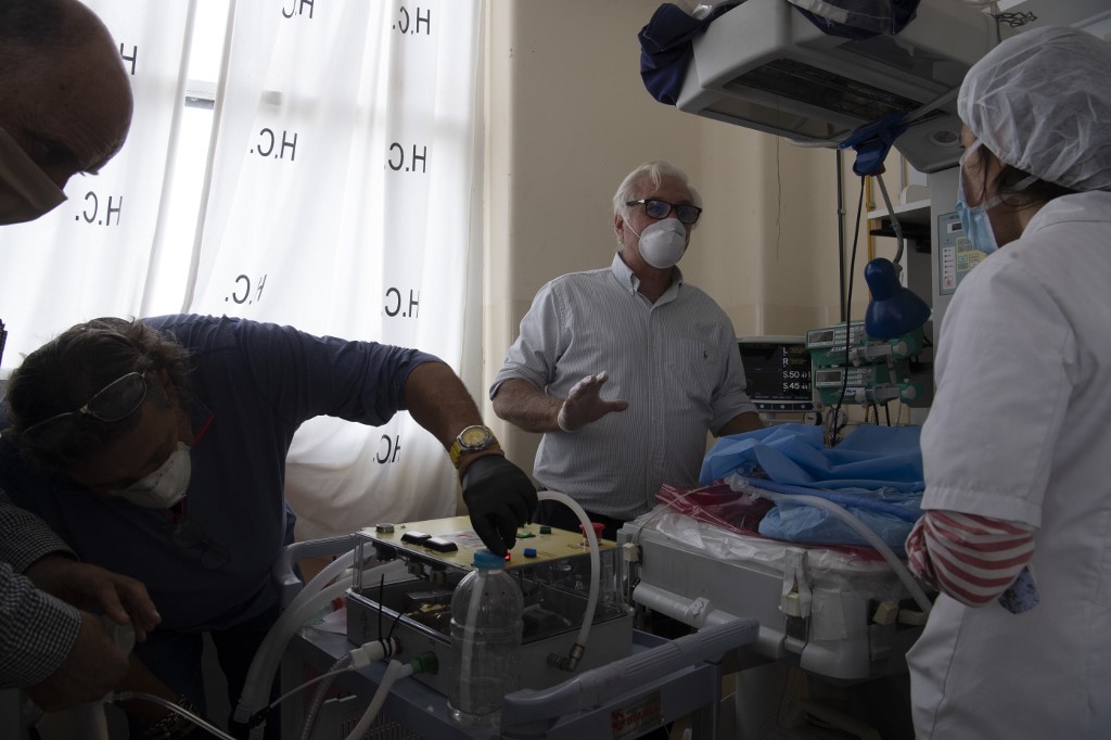 Sobreviviente de la tragedia de Los Andes creó un respirador para que la gente no muera de "sed de aire" | Información General