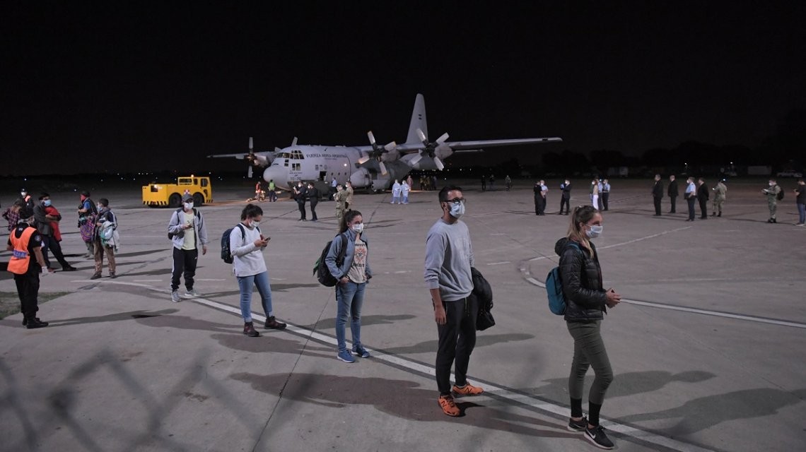 Vuelven al país más de 630 argentinos varados en el exterior en tres vuelos | Nacionales