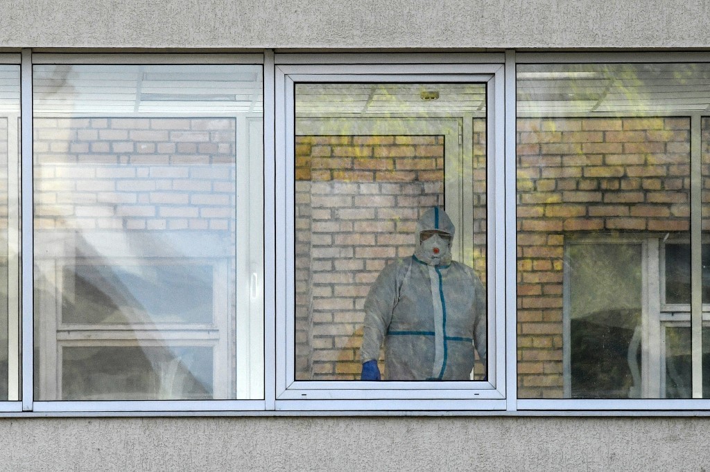 Preocupación por los médicos que "se caen" de las ventanas de hospitales en Rusia durante la pandemia | Información General