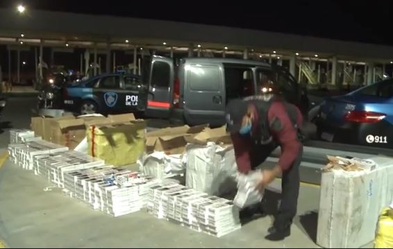 Detuvieron a un contrabandista de cigarrillos: transportaba más de 10.000 atados | Información General