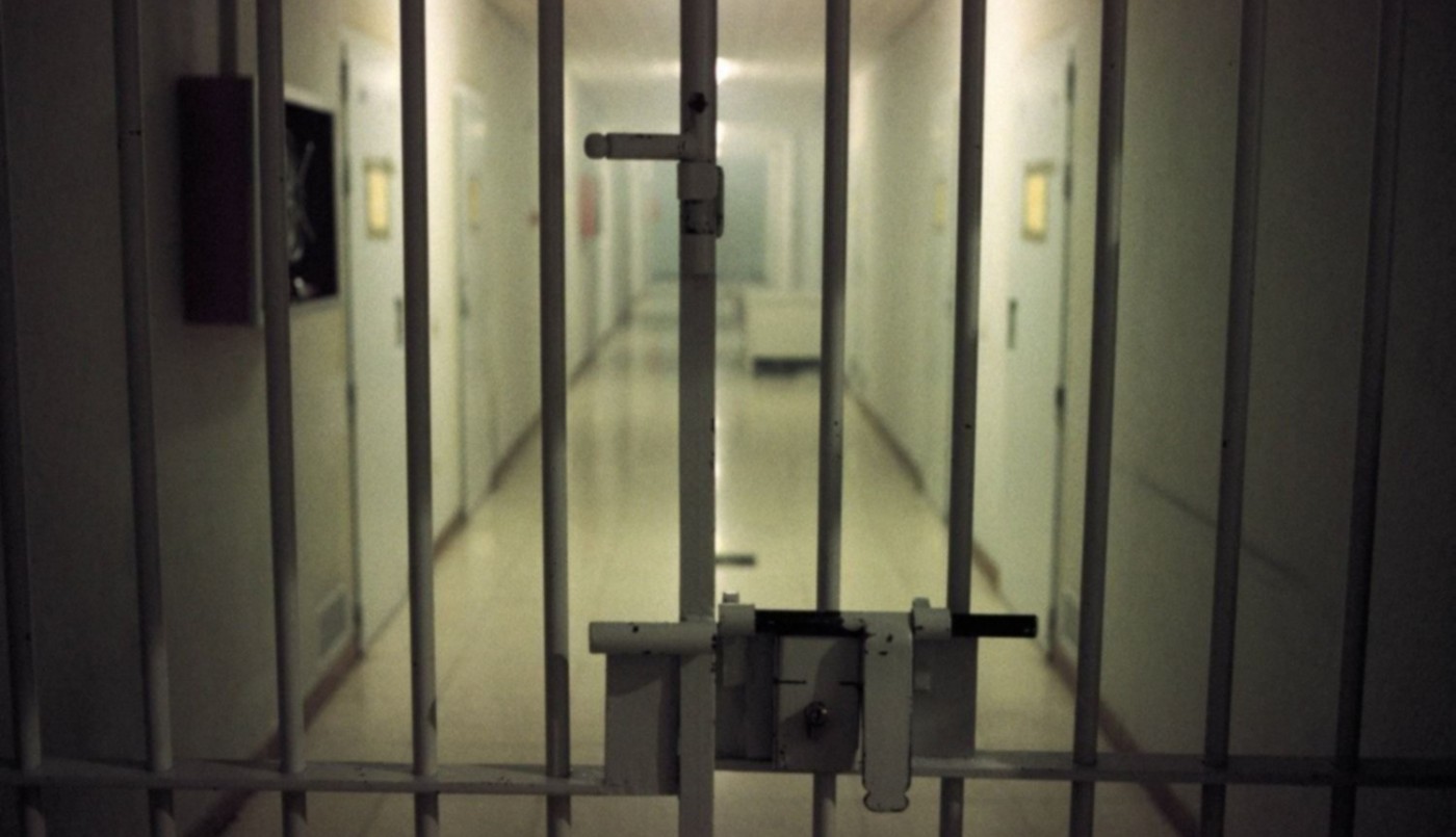 El primer preso con COVID-19 salió del hospital y está en una cárcel de La Plata | Información General