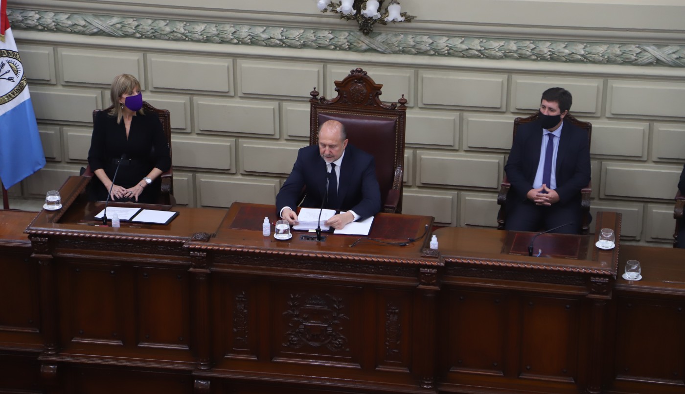 Perotti y Rodenas se bajaron un 50% de su sueldo y un 40% el de los ministros | Noticias