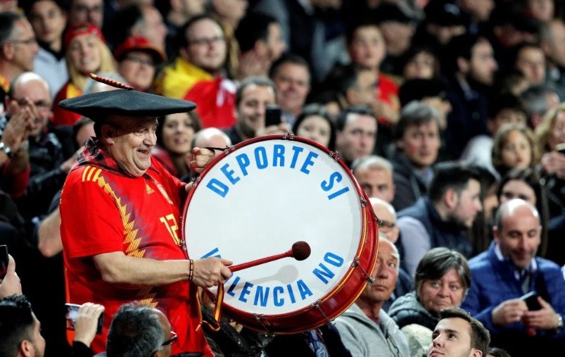 El hincha más famoso de España venderá su bombo “para comer” | Deportes