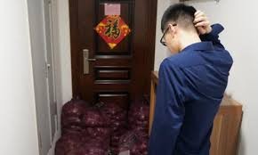 Una chica le mandó mil kilos de cebolla a su ex novio para que "llorara como ella" | Redes