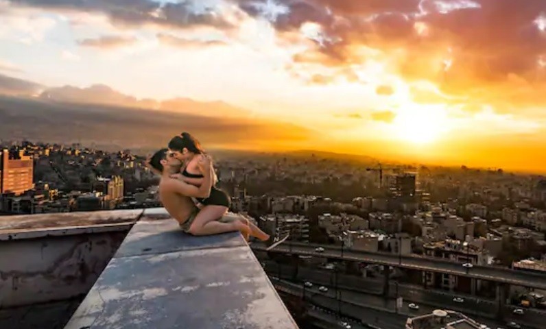 Detuvieron a un famoso atleta del parkour por besos en los techos | Deportes