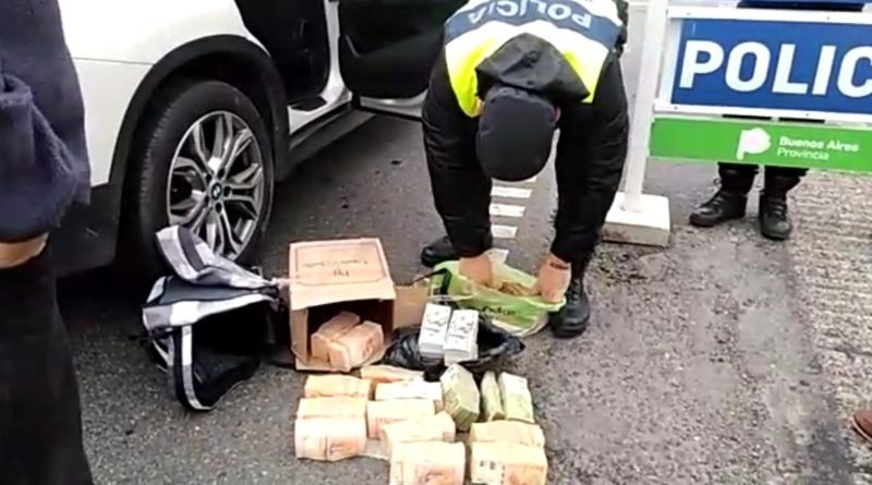 Policía secuestra 9 millones de pesos y un auto de alta gama: el conductor no pudo explicar su origen | Nacionales