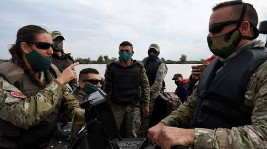 Más de un centenar de familias isleñas recibieron asistencia: el operativo lo dirigió la primera oficial mujer de la Infantería de Marina | Nacionales