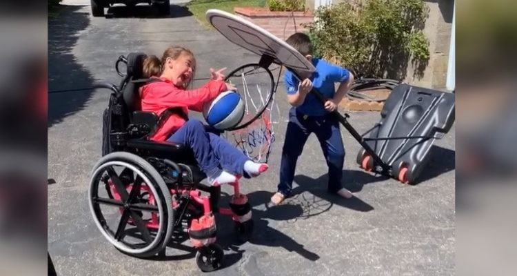 Video: el tierno gesto de un nene con su hermana discapacitada | Redes