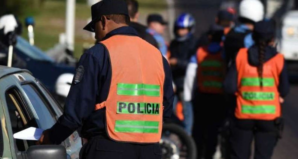 Detuvieron a una mujer por vender certificados de circulación a $80 | Nacionales