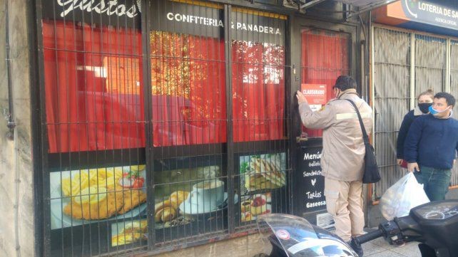 Clausuraron un bar en Rosario: había 10 personas sin barbijo adentro del local | Noticias