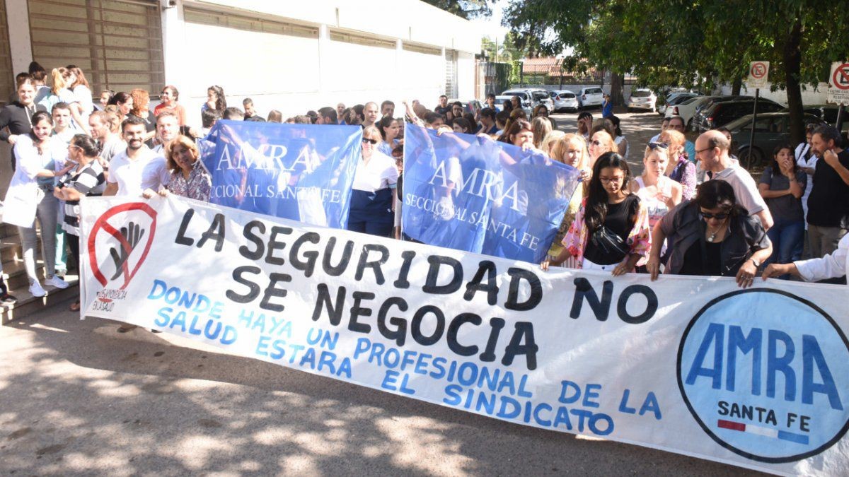 Médicos nucleados en AMRA suspendieron el quite de colaboración de este lunes | Noticias