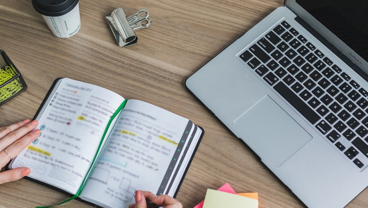 Autorizan asignar en comodato notebooks al personal docente santafesino | Noticias