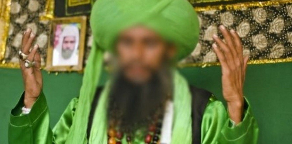 Decía que curaba el coronavirus con besos, contagió a 20 personas y murió | Información General