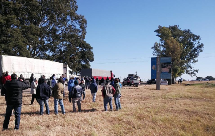 Productores y comerciantes resolvieron realizar una caravana hasta el límite con Santiago | Noticias