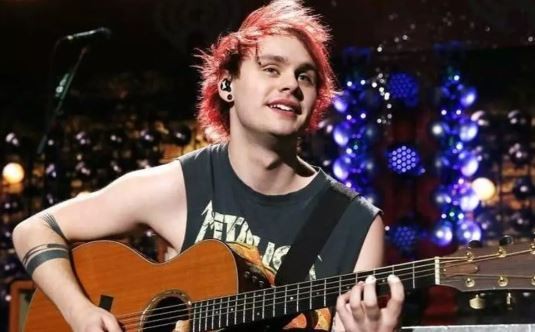 Guitarrista de 5 Seconds of Summer niega acusaciones de abuso sexual | Espectaculos