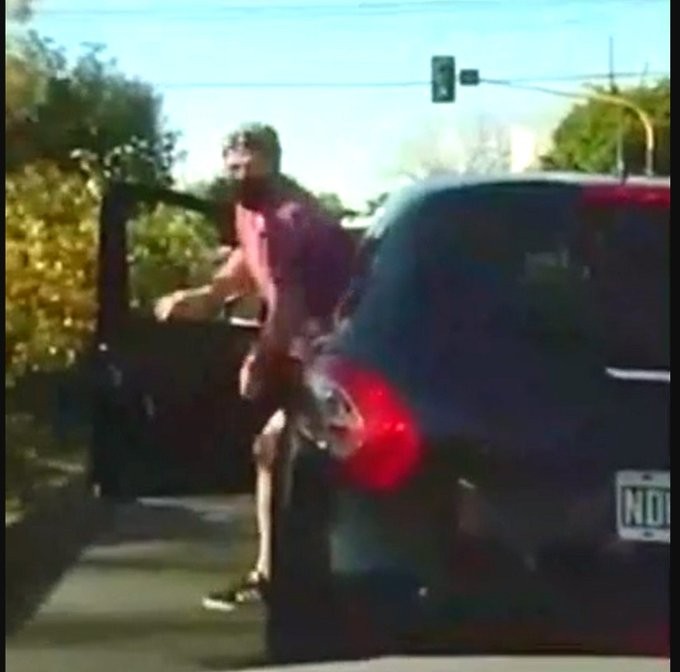 Video: golpearon a un jubilado por no llevar barbijo en La Plata | Información General