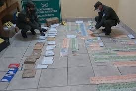 Secuestran 25 millones de pesos escondidos en camiones: el juez ordenó que los camioneros prosiguieran viaje | Información General