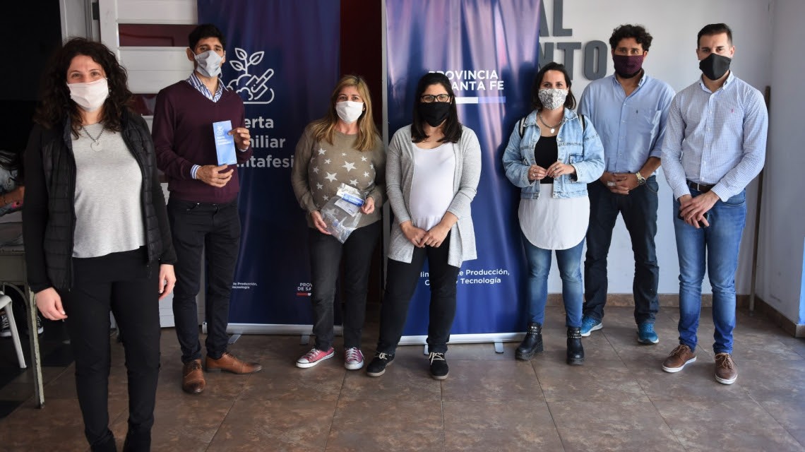 Avanza la entrega de los kits de siembra del programa Huerta Familiar Santafesina | Noticias