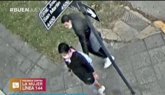 Video: Le tocó la cola a una chica en la calle y lo detuvieron | Información General